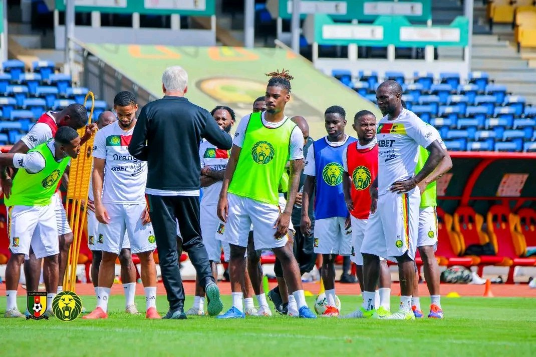 Christopher Wooh à l’entraînement des Lions indomptables sous Marc Brys